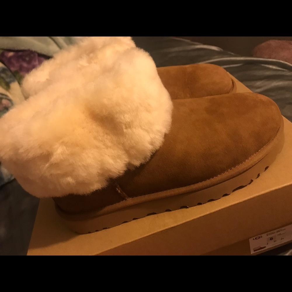 Brand new, never worn! Chestnut color!